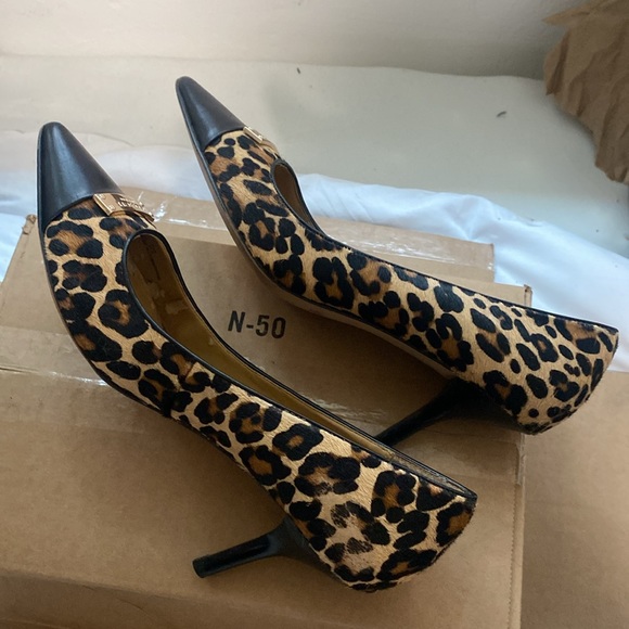 Coach Zan Leopard Print Calf Hair Pump Pointed Toe Heel Black Leather Sz 7.5 US - Picture 8 of 16
